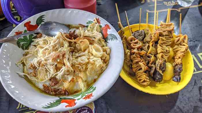 Bubur Ayam Nusantara: Santapan Pagi yang Menggigit Jiwa Cilacap