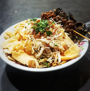Bubur Ayam Nusantara: Kenangan Pagi yang Menggigit di Jantung Cilacap